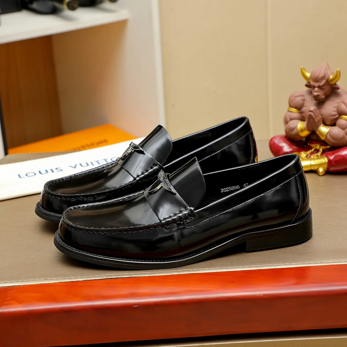 Factory price 440 💰 Louis Vuitton LV ® 🆕 model 🔛Full shoe counter, first layer cowhide, 🐂leather lined casual shoes for men, super soft outsole, essential for driving. Counter synchronization, original first layer cowhide, completely 1:1 mold customization 🌹Top version, optional! Number: 38-45 (46. Customized)